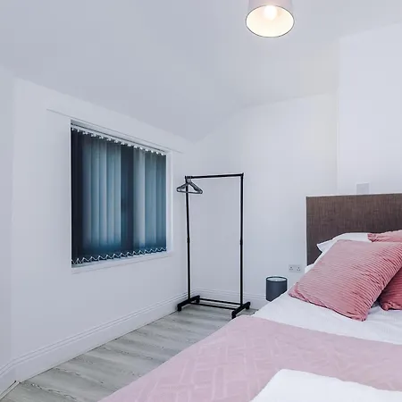 Sleeps 10, 5 Beds, Free Parking, Contractors Skipton