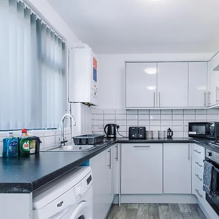Sleeps 10, 5 Beds, Free Parking, Contractors * Skipton