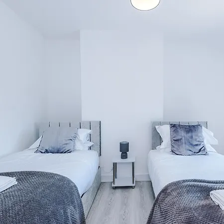 Sleeps 10-5 Beds-Parking-Bright- Fast Wifi Дом отдыха *