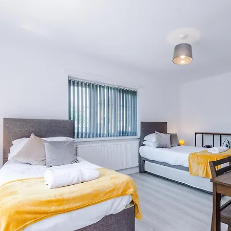 Sleeps 10-5 Beds-Parking-Bright- Fast Wifi Дом отдыха *