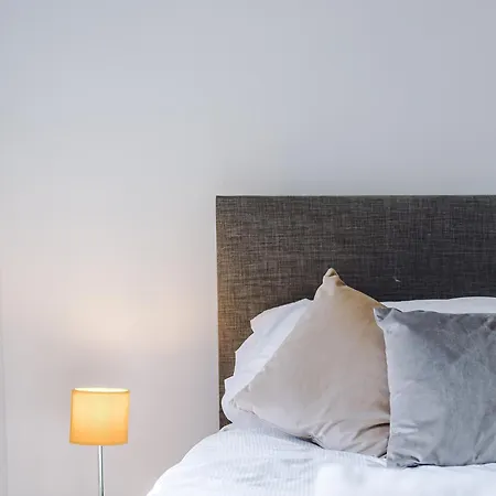 Sleeps 10-5 Beds-Parking-Bright- Fast Wifi Дом отдыха