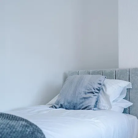 Дом отдыха Sleeps 10-5 Beds-Parking-Bright- Fast Wifi *