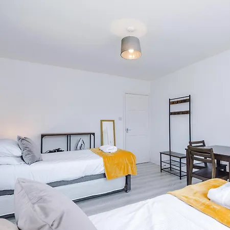 Sleeps 10-5 Beds-Parking-Bright- Fast Wifi Дом отдыха